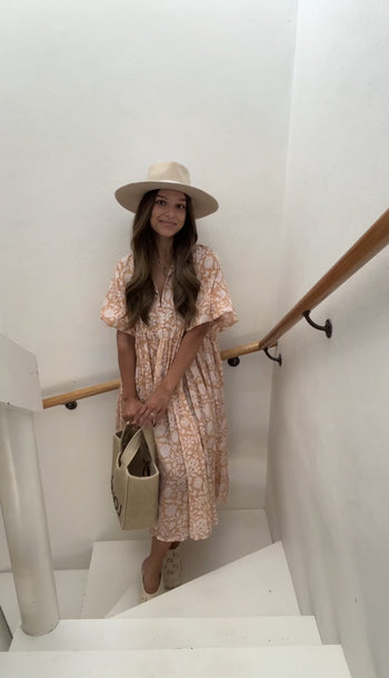 Kyra Midi Apricot Blush worn by @laurenbaretta